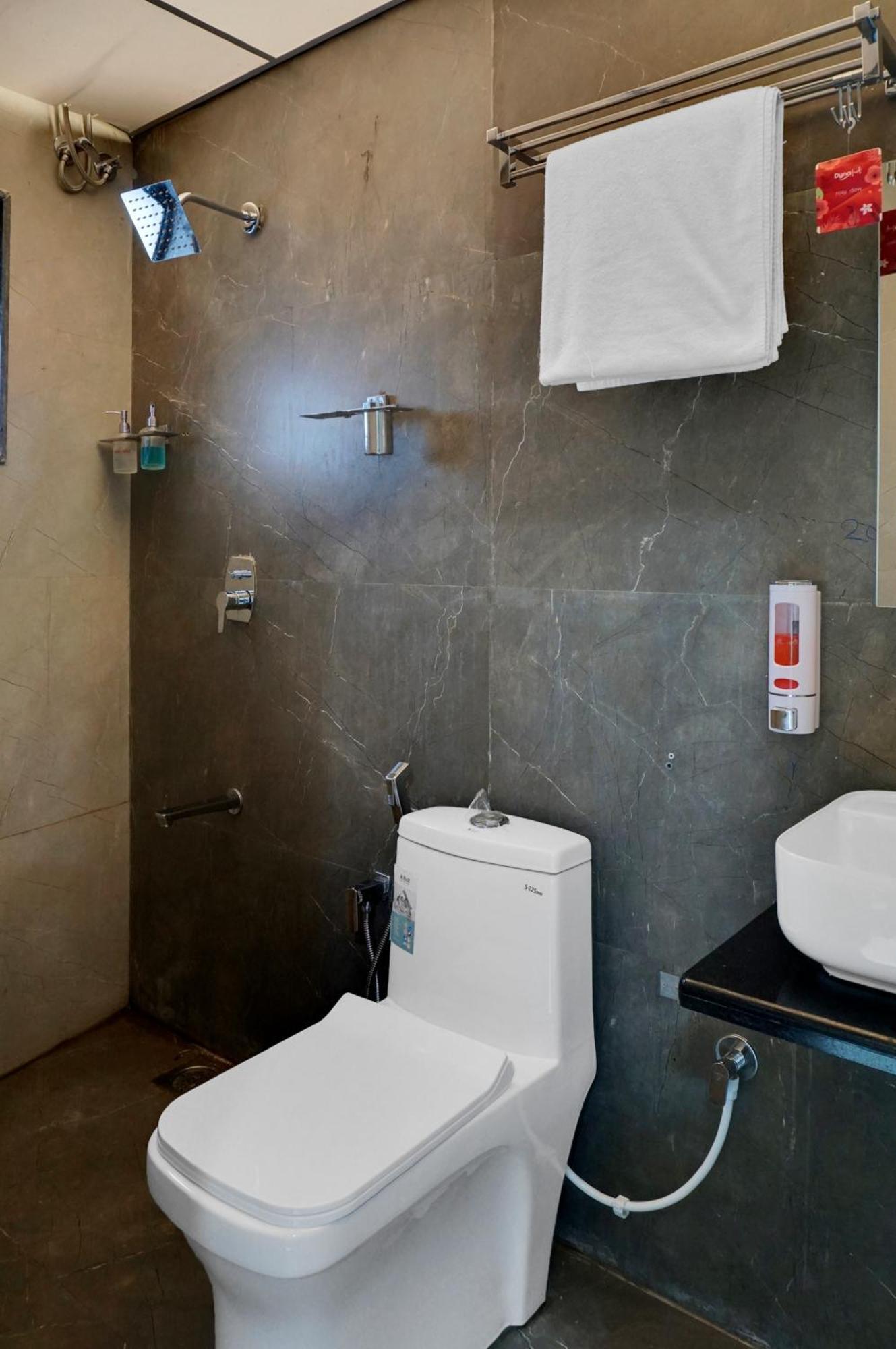 Hotel Sayba Executive Pune Eksteriør bilde